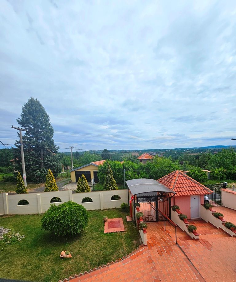 Holiday House dom za stare spolja